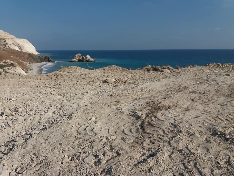 Ισοπέδωση λόφου κοντά στην Πέτρα του Ρωμιού