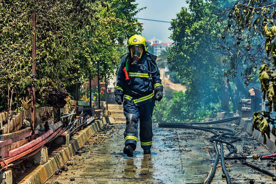 ΓΥΝΑΙΚΑ ΠΥΡΟΣΒΕΣΤΗΣ