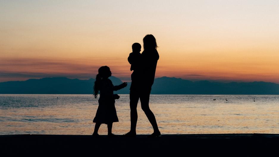 ΤΕΚΝΟΘΕΣΙΑ ΥΙΟΘΕΣΙΑ ΠΑΙΔΙΑ ΦΙΓΟΥΡΕΣ